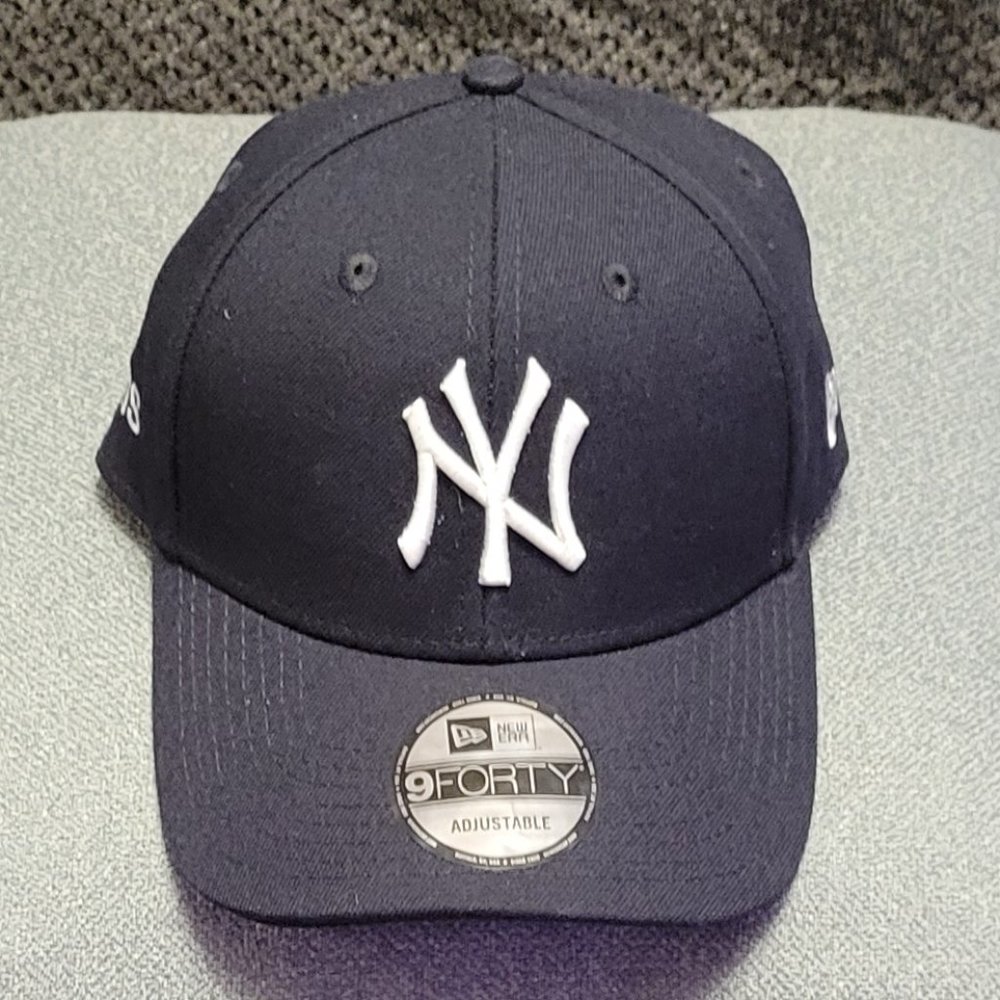 *HOST PICK* NWOT NY Yankies/Oris Adjustable Ball Hat Great Valentine's Gift